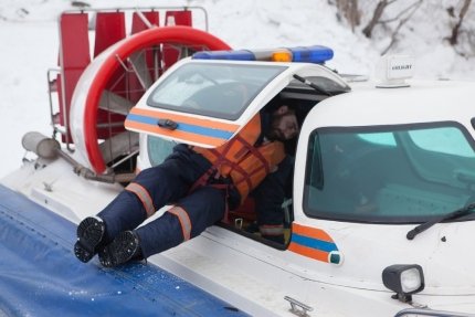 Спортсмен провалился под лед на Новосибирском водохранилище 